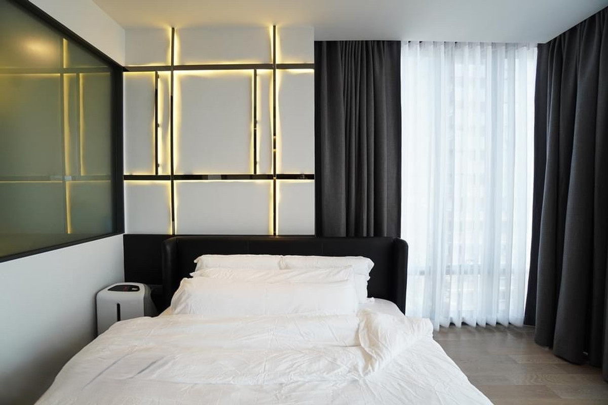 ให้เช่าคอนโดสีลม ศาลาแดง บางรัก : Ashton Silom【𝐑𝐄𝐍𝐓】🔥เท่มีคลาส โทนเข้มดาร์ก เฟอร์บิ้วอินเนี๊ยบ🔥 ติดต่อไลน์ไอดี: @hacondo