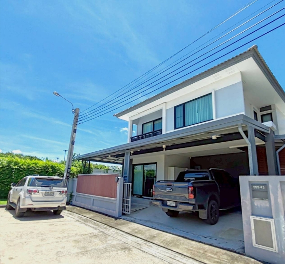For SaleHouseSamut Prakan,Samrong : For sale, beautiful house on the edge of Modern British, 46.1 sq m, Britania Bangna Km. 26, with a waterfall garden to enhance feng shui, Tesco Lotus Bang Phli, Ruamchai Pracharak Hospital. Bang Phli Industrial Estate
