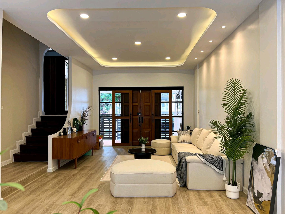 ให้เช่าทาวน์โฮมอ่อนนุช อุดมสุข : 💫 เหมาะสำหรับครอบครัว หรือทำโฮมออฟฟิศ เดินทางสะดวก ใกล้ BTS พระโขนง ร้านอาหาร คาเฟ่ และทางด่วน