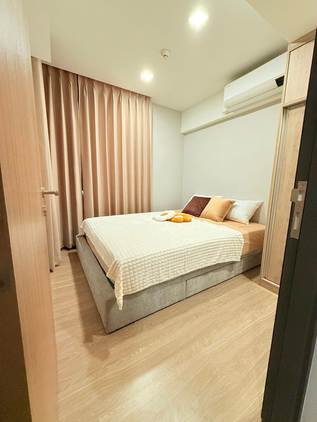 ให้เช่าคอนโดรัชดา ห้วยขวาง : 🔴15,000฿🔴 𝗧𝗵𝗲 𝗠𝗼𝗺𝗲𝗻𝘁 𝗥𝗮𝘁𝗰𝗵𝗮𝗱𝗮 𝟭𝟵┃เดอะ โมเมนต์ รัชดา 19 ✅ ใกล้ MRT รัชดา ยินดีบริการ🙏สนใจทัก 𝙇𝙄𝙉𝙀 มานะคะ (ตอบไวมาก):​📱 รหัสทรัพย์​ 6811-1301📱: ไอดีไลน์:@bbcondo88