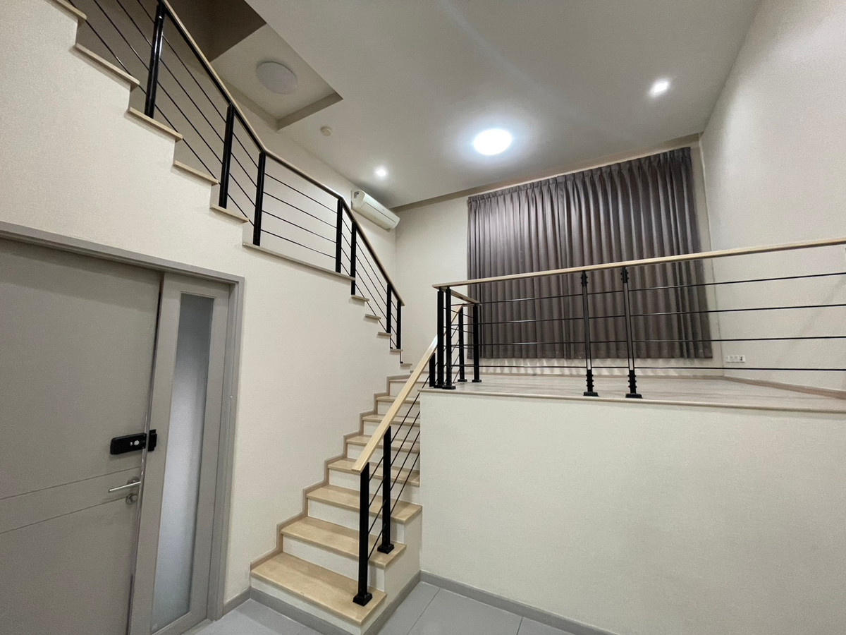 ให้เช่าทาวน์โฮมพัฒนาการ ศรีนครินทร์ : ให้เช่าอาร์เด้น พัฒนาการ ทาวน์โฮม  ติดถนนใหญ่ ต้นโครงการ เดินทางสะดวก ใกล้ BTS อ่อนนุช ใกล้ทางด่วนพัฒนาการ