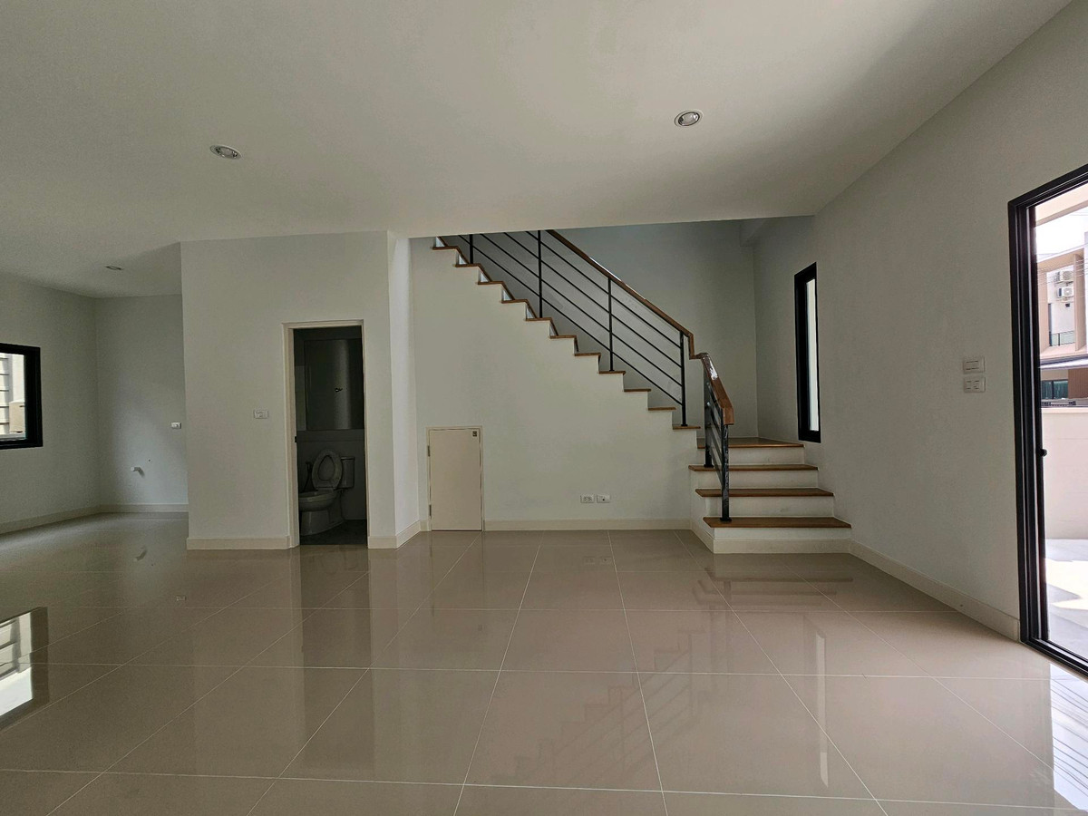 ขายทาวน์โฮมลาดพร้าว101 แฮปปี้แลนด์ : 🥇ทาว์โฮมหรู บ้านกลางเมือง ลาดพร้าว 101 สเตชั่น | 5 นาทีถึงรถไฟฟ้า ลาดพร้าว 101 หน้าซอย