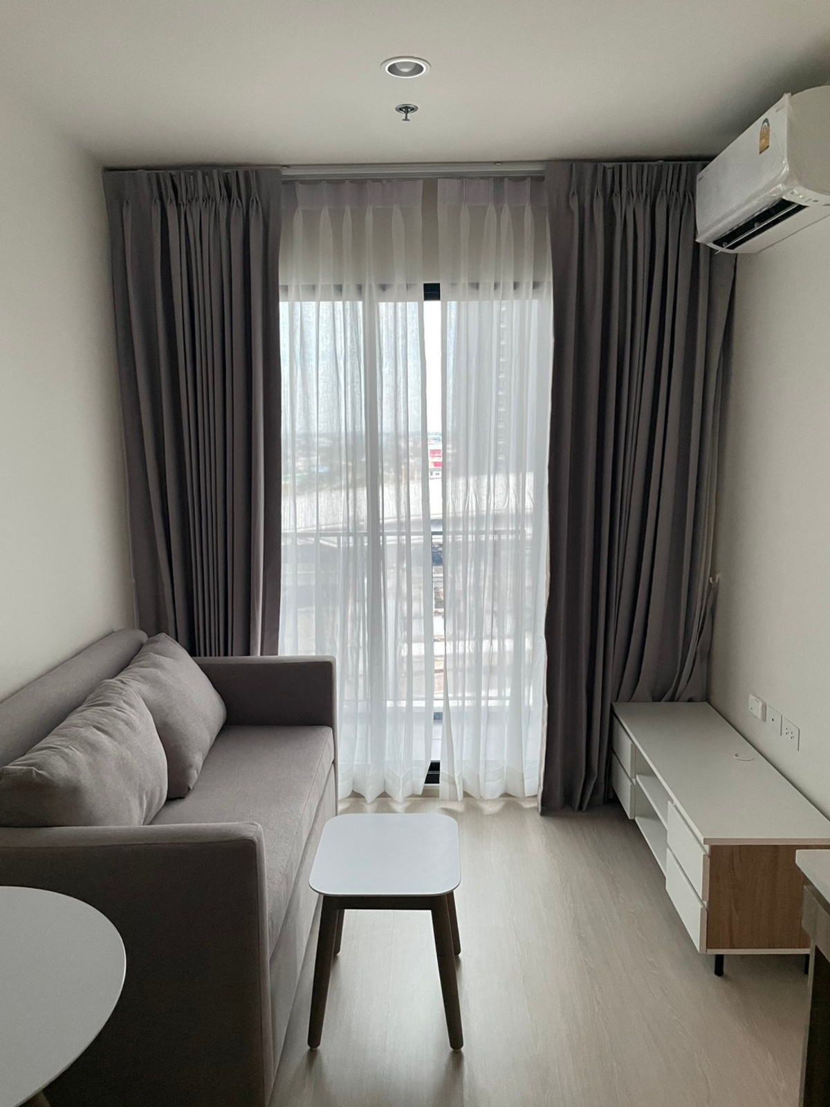 For RentCondoPinklao, Charansanitwong : Nue Noble Fai Chai Wang Lang, new room available and ready for rent. Feel free to inquire. MRT flashlight installed.