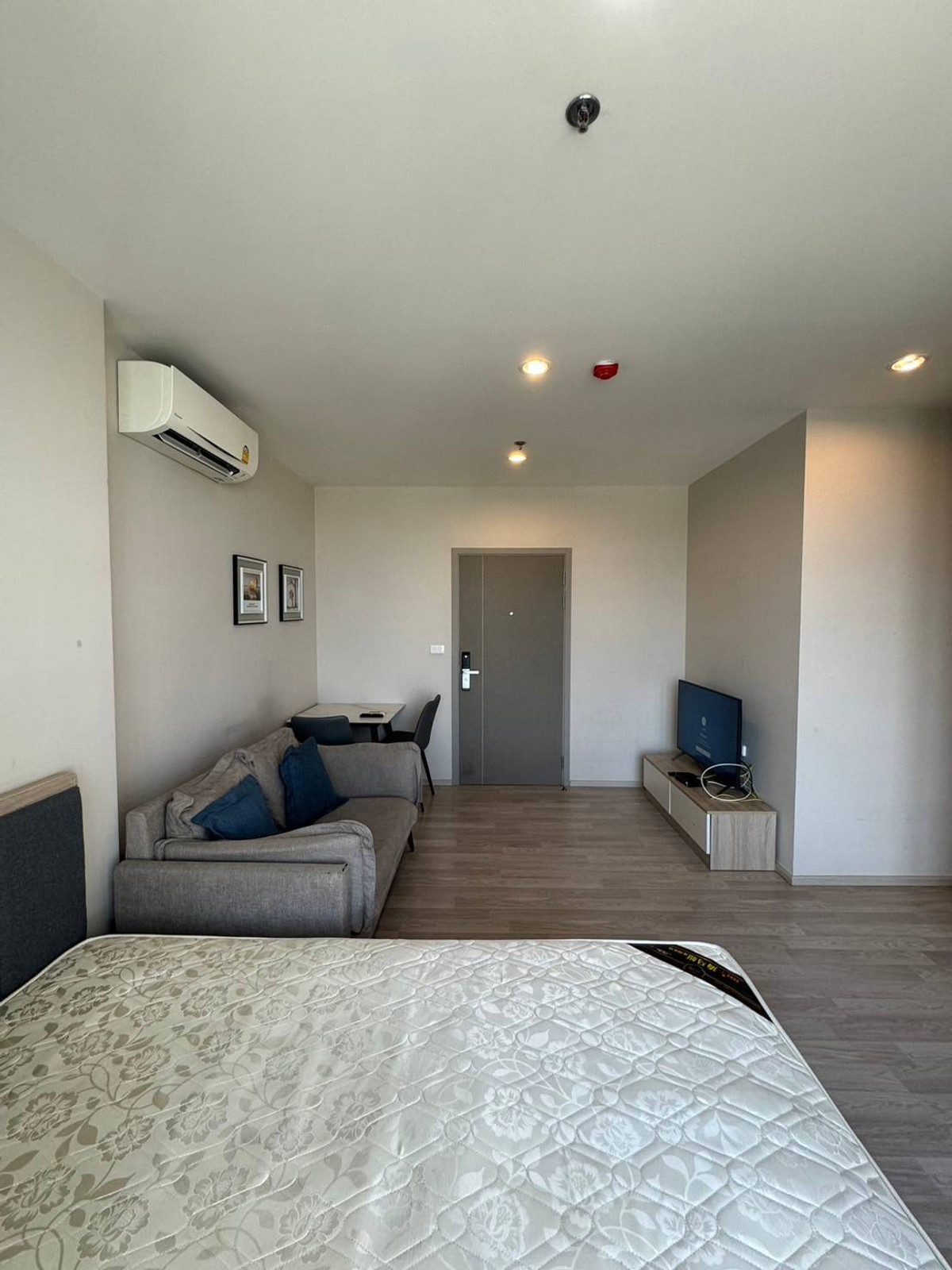 For RentCondoBangna, Bearing, Lasalle : Condo for rent, Ideo mobi sukhumvit eastpoint, fully furnished condo, ready to move in, close to BTS Bangna, only 250 meters!!