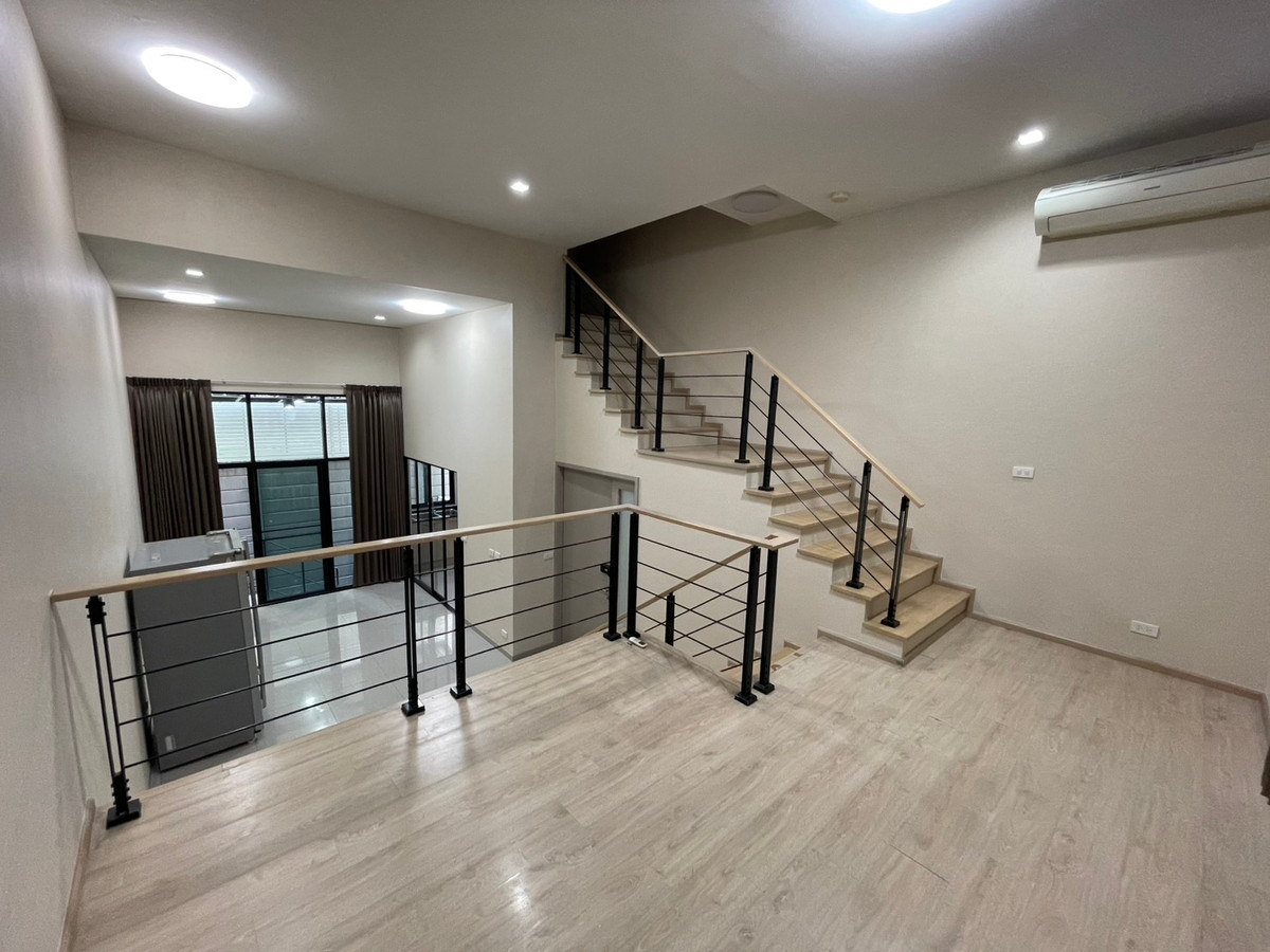 ให้เช่าทาวน์โฮมพัฒนาการ ศรีนครินทร์ : ให้เช่าอาร์เด้น พัฒนาการ ทาวน์โฮม  ติดถนนใหญ่ ต้นโครงการ เดินทางสะดวก ใกล้ BTS อ่อนนุช ใกล้ทางด่วนพัฒนาการ