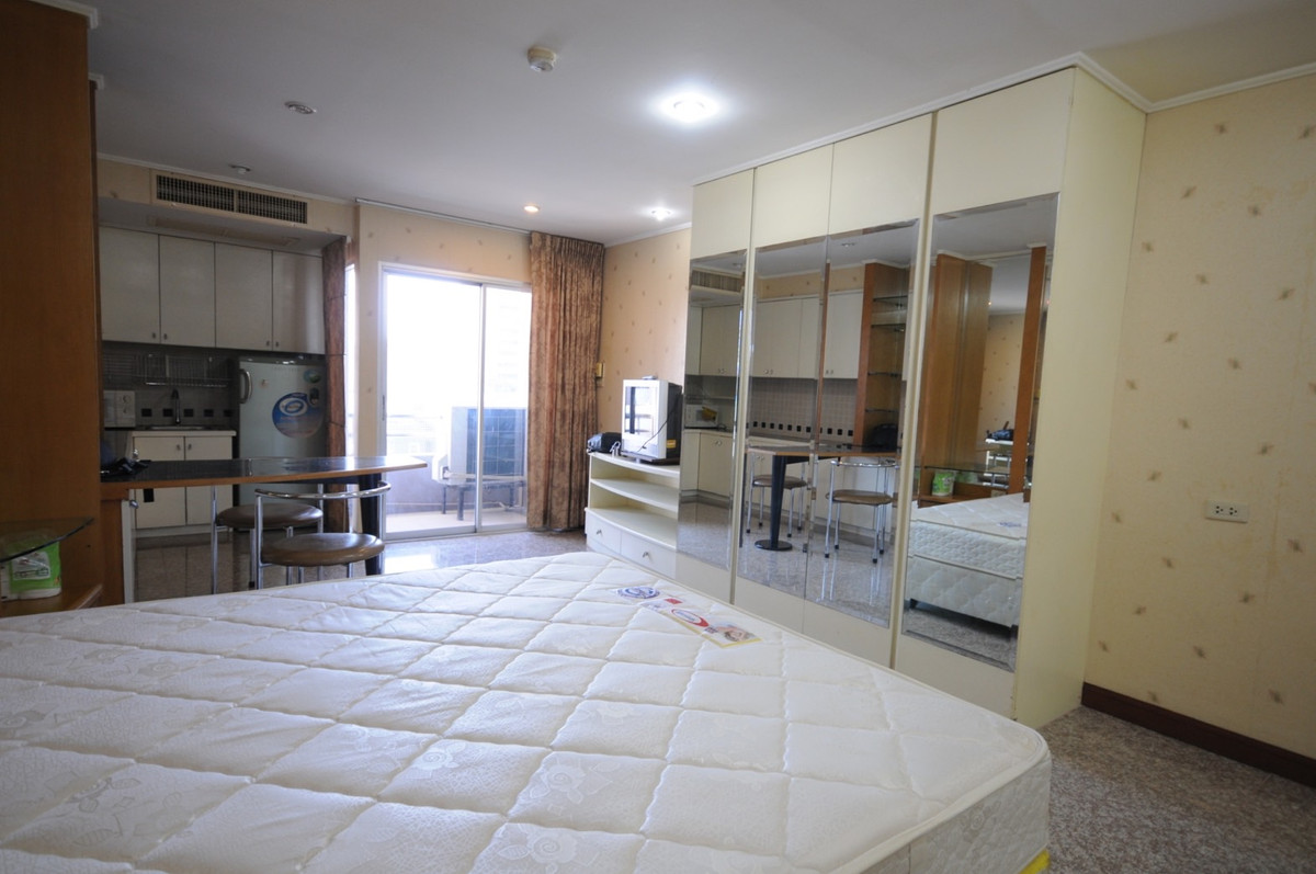 For RentCondoSiam Paragon ,Chulalongkorn,Samyan : Baan Kasemsan Condo 35 sq.m. Eng 中 日 Please add LINE ID @806qphgn o8415o5483