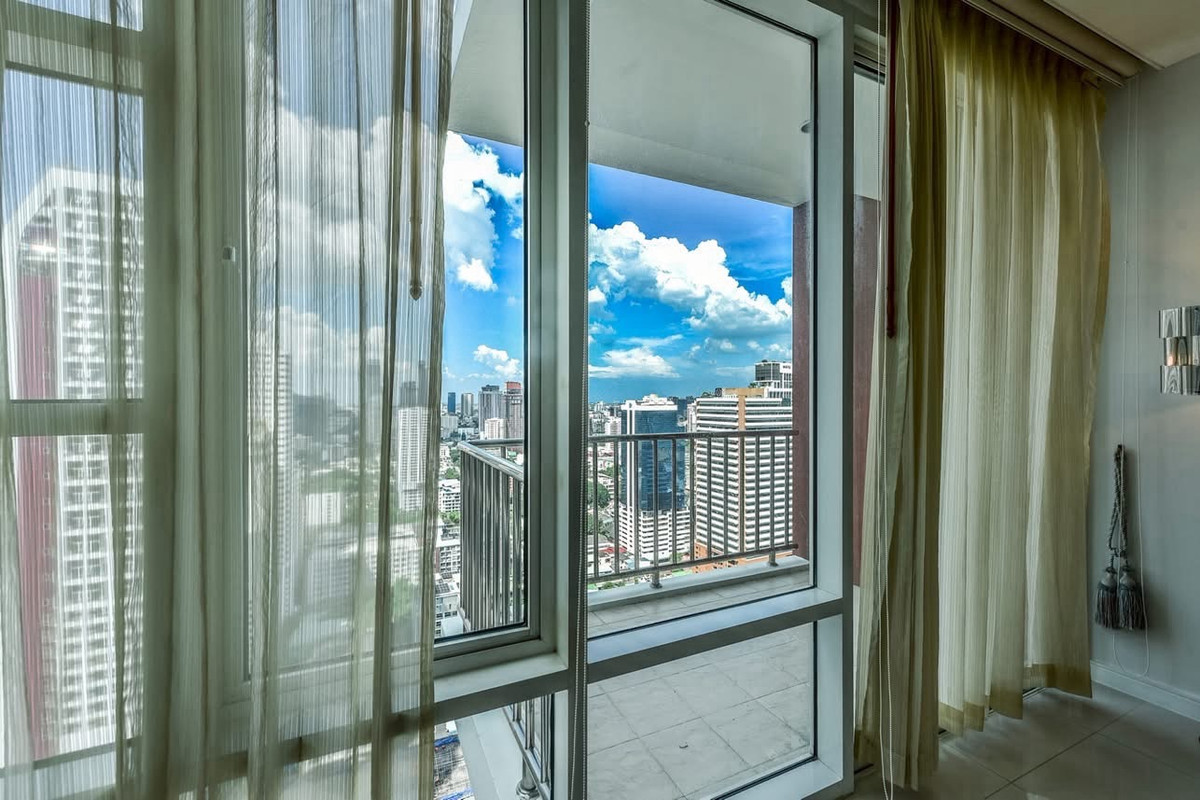 For SaleCondoSukhumvit, Asoke, Thonglor : Condo for sale Fullerton Sukhumvit size 95.98 Sq.m 2 bed 2 bath special only 19 MB only!!