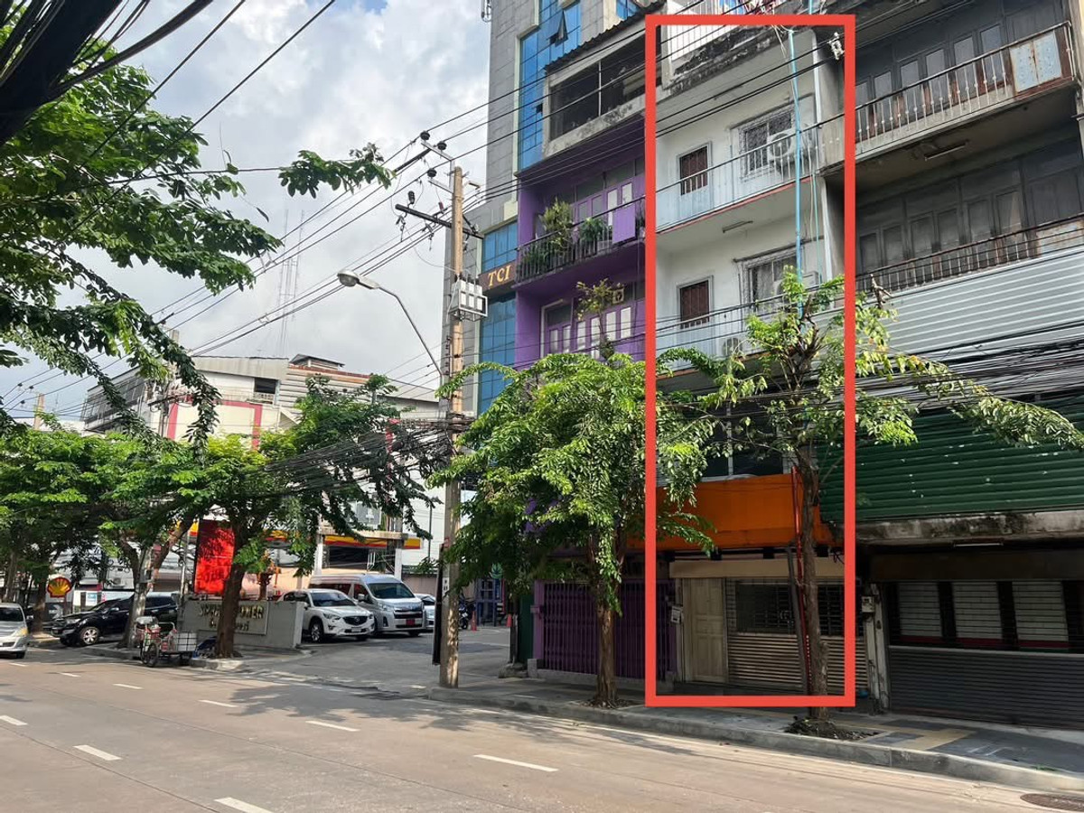 ขายอาคารพาณิชย์สีลม ศาลาแดง บางรัก : ขายอาคารพาณิชย์ 5 ชั้น  ติดถนนย่านสี่พระยา ไม่ไกลจาก แหล่งท่องเที่ยว ห้างสรรพสินค้าดัง โรงพยาบาล และสถาบันการศึกษา พร้อมดำเนินธุรกิจได้ทันที เหมาะสำหรับผู้มองหาการลงทุนในทำเลทองกลางเมือง