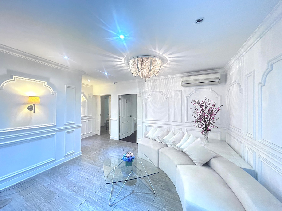 For SaleLandKasetsart, Ratchayothin : Beauty business for sale + with house and land 392 sq m., parking for 15 cars ++ price 145 million baht, transfer costs half each (negotiable)