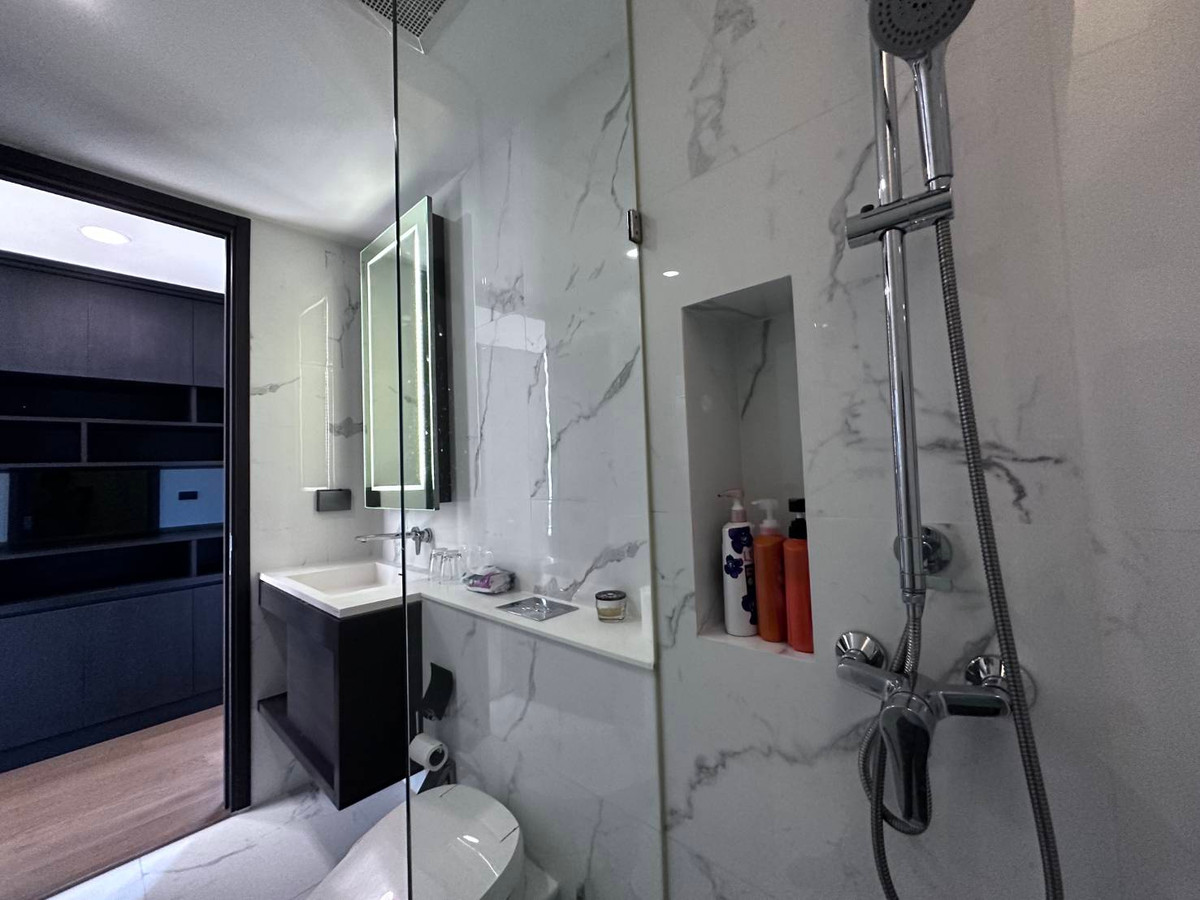 For RentCondoKhlongtoei, Kluaynamthai : Condo for rent, Siamese Exclusive Queens, fully furnished condo, ready to move in, close to MRT Queen Sirikit National Convention Center, only 50 meters!!