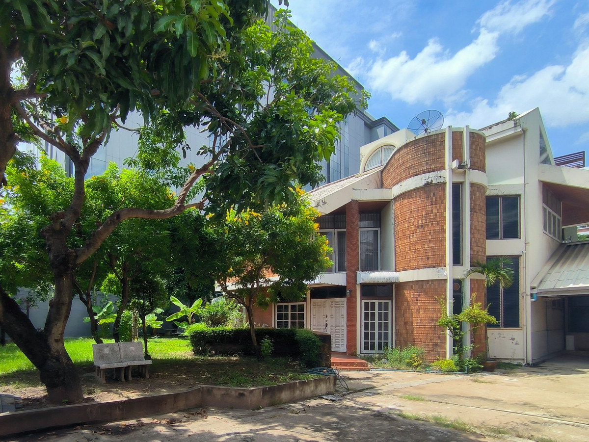 ขายที่ดินสุขุมวิท อโศก ทองหล่อ : ขายที่ดินพร้อมบ้าน ขนาด 200 ตร.ว. สุขุมวิท 34 ใกล้ BTS ทองหล่อ