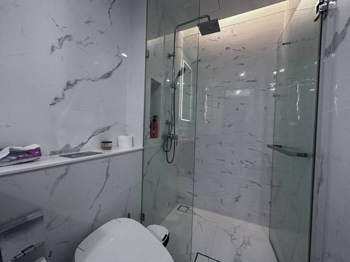 For RentCondoKhlongtoei, Kluaynamthai : Condo for rent, Siamese Exclusive Queens, fully furnished condo, ready to move in, close to MRT Queen Sirikit National Convention Center, only 50 meters!!