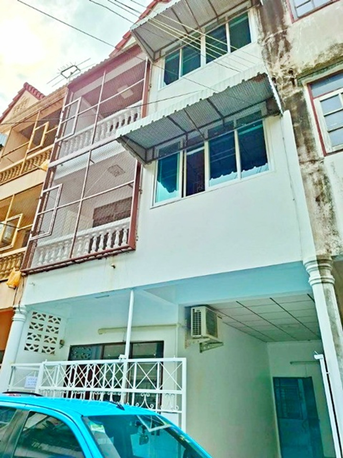 For RentTownhomeRama 8, Samsen, Ratchawat : MRT BangPhlat. 1.8km.3-story townhouse for rent. Charansanitwong 71-77. Spacious Krungthon Market 1.