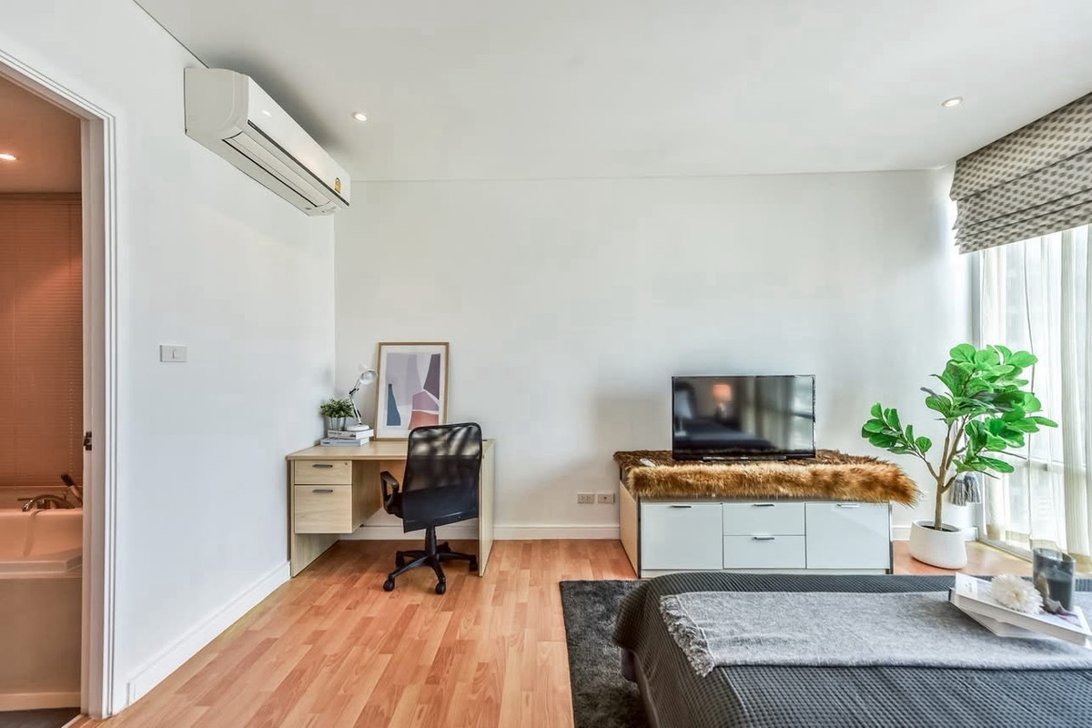 For SaleCondoSukhumvit, Asoke, Thonglor : Condo for sale Fullerton Sukhumvit size 95.98 Sq.m 2 bed 2 bath special only 19 MB only!!