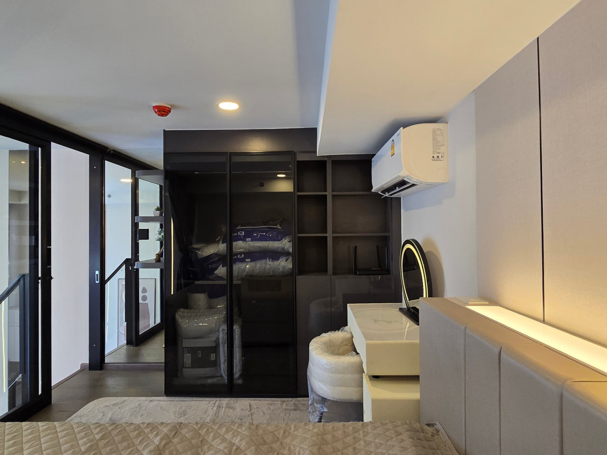 For SaleCondoSiam Paragon ,Chulalongkorn,Samyan : Park Origin Chula Samyan【𝐒𝐄𝐋𝐋 & 𝐑𝐄𝐍𝐓】🔥Warm, elegant tones, built-in wood furniture, and soft orange lighting add a sense of tranquility to every detail.🔥 Contact Line ID: @hacondo