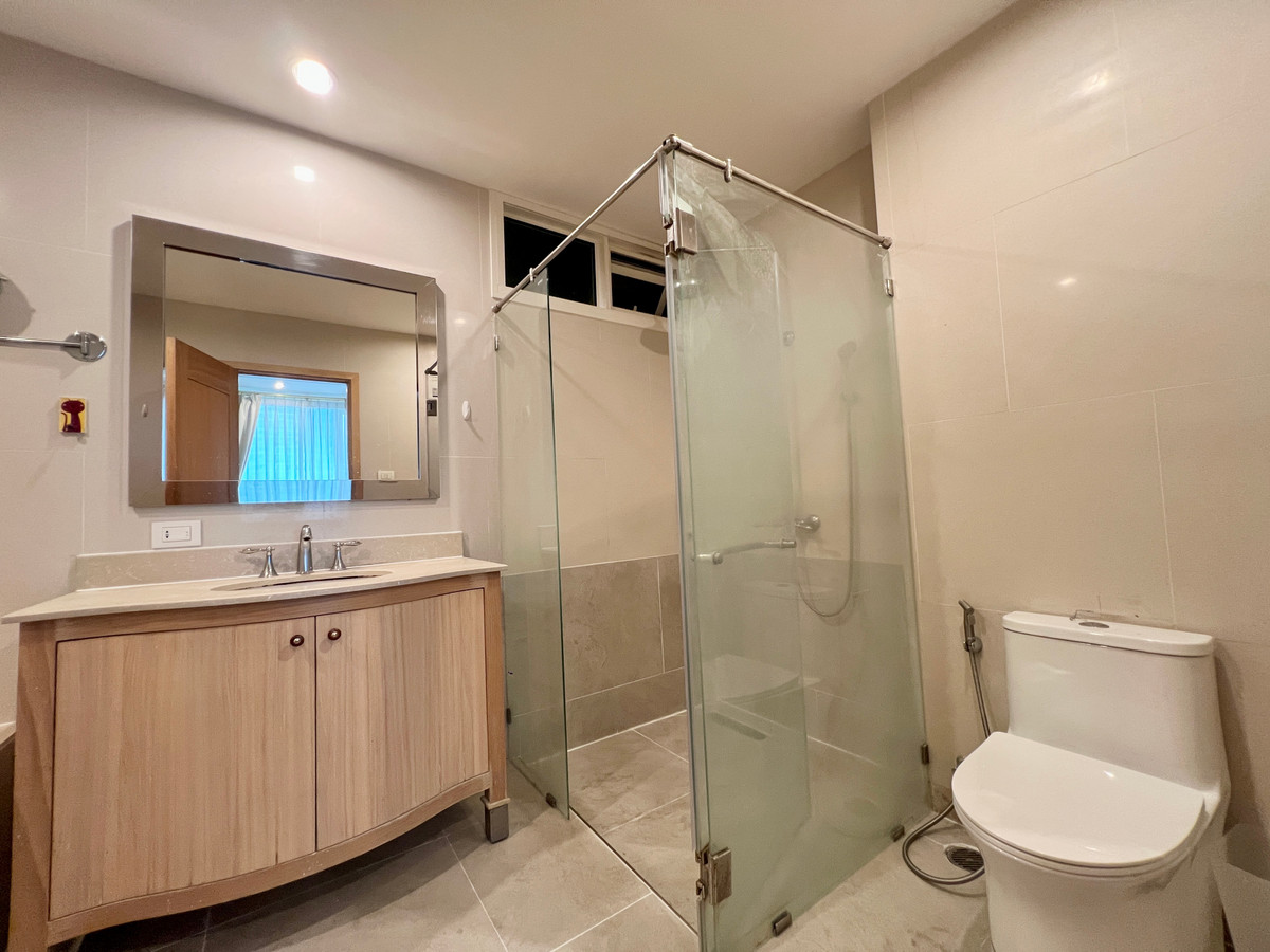 For RentCondoSathorn, Narathiwat : ( UL2511141) Tel/Line 096-2479369 ,  FOR RENT THE EMPIRE PLACE, 1 bedroom 1 bathroom 65 Sq.M. Ready to move in✨