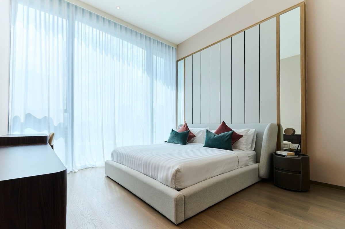 For RentCondoWitthayu, Chidlom, Langsuan, Ploenchit : Here it is, a beautiful room from the luxury project Scope Langsuan, width up to 85 sqm, 1 bedroom type, high floor, beautiful view, rent only 160k, close to central Chidlom, just 170 m., next to BTS Chidlom. If interested, make an appointment to see the 