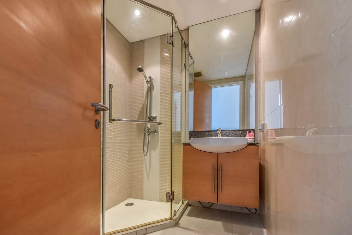 For SaleCondoSukhumvit, Asoke, Thonglor : Condo for sale Fullerton Sukhumvit size 95.98 Sq.m 2 bed 2 bath special only 19 MB only!!