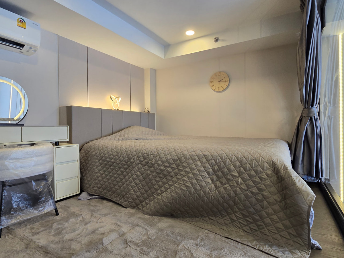 For SaleCondoSiam Paragon ,Chulalongkorn,Samyan : Park Origin Chula Samyan【𝐒𝐄𝐋𝐋 & 𝐑𝐄𝐍𝐓】🔥Warm, elegant tones, built-in wood furniture, and soft orange lighting add a sense of tranquility to every detail.🔥 Contact Line ID: @hacondo