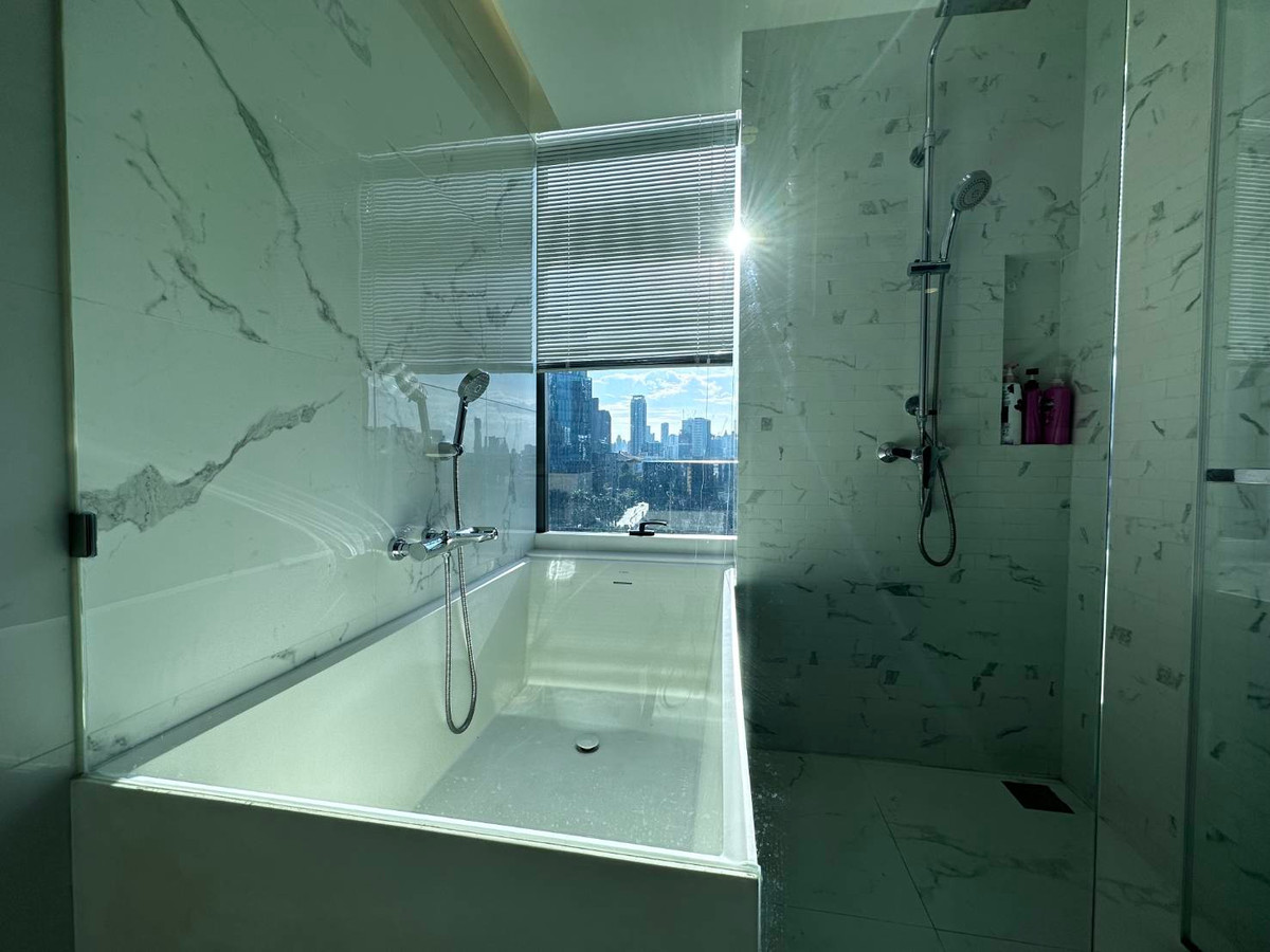 For RentCondoKhlongtoei, Kluaynamthai : Condo for rent, Siamese Exclusive Queens, fully furnished condo, ready to move in, close to MRT Queen Sirikit National Convention Center, only 50 meters!!