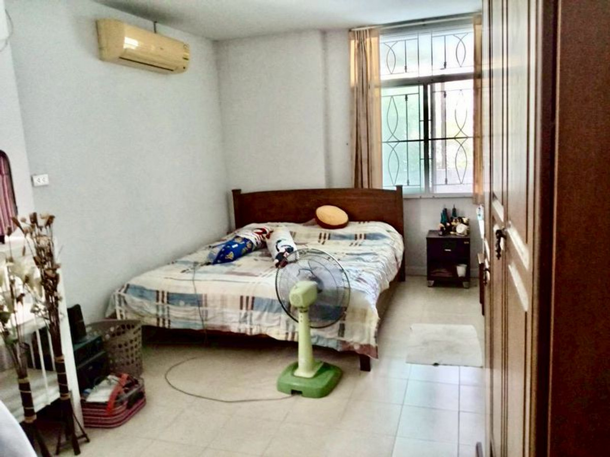 For SaleTownhomePathum Thani,Rangsit, Thammasat : 2-story townhouse for sale, Thai Somboon Village 3, corner room, area 37.2 square meters, 3 bedrooms, Khlong Sam Subdistrict, Khlong Luang District. Pathum Thani Province