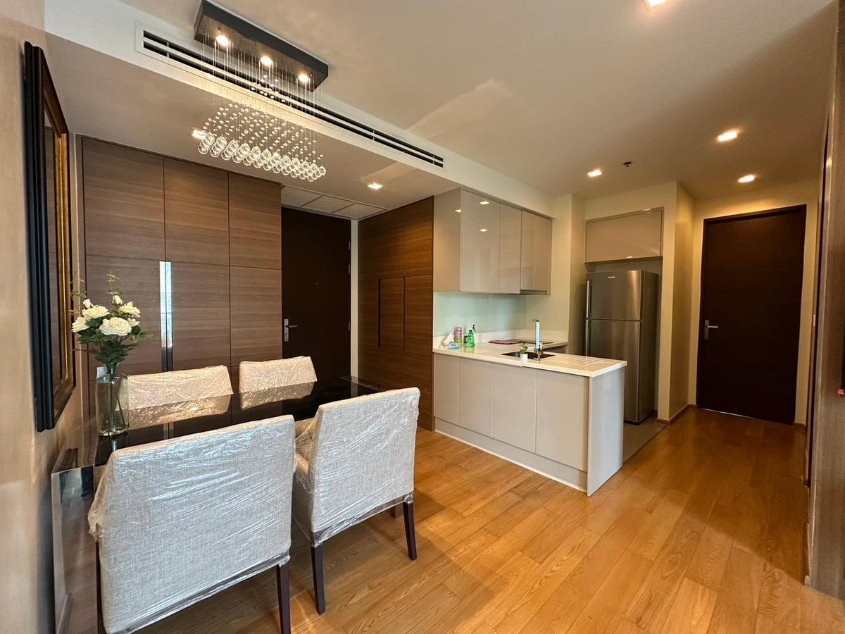 For SaleCondoRama9, Petchburi, RCA : For Sale 2 bedrooms 2 bathrooms. Comfortable for the whole family. Near leading schools, Convenient both MRT Phetchaburi and close to the expressway. Location in the heart of the city, at a price of less than 140,000/sq.m.