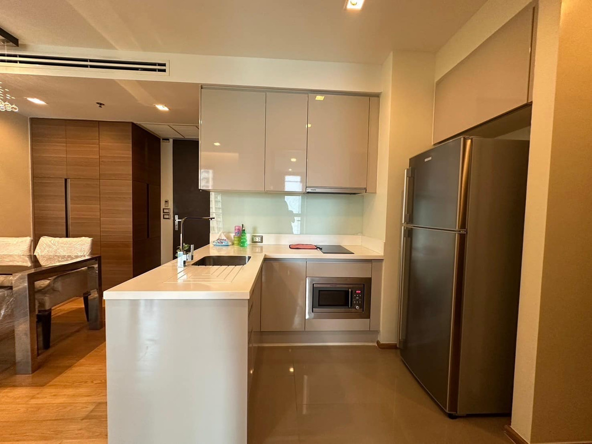 For SaleCondoRama9, Petchburi, RCA : For Sale 2 bedrooms 2 bathrooms. Comfortable for the whole family. Near leading schools, Convenient both MRT Phetchaburi and close to the expressway. Location in the heart of the city, at a price of less than 140,000/sq.m.
