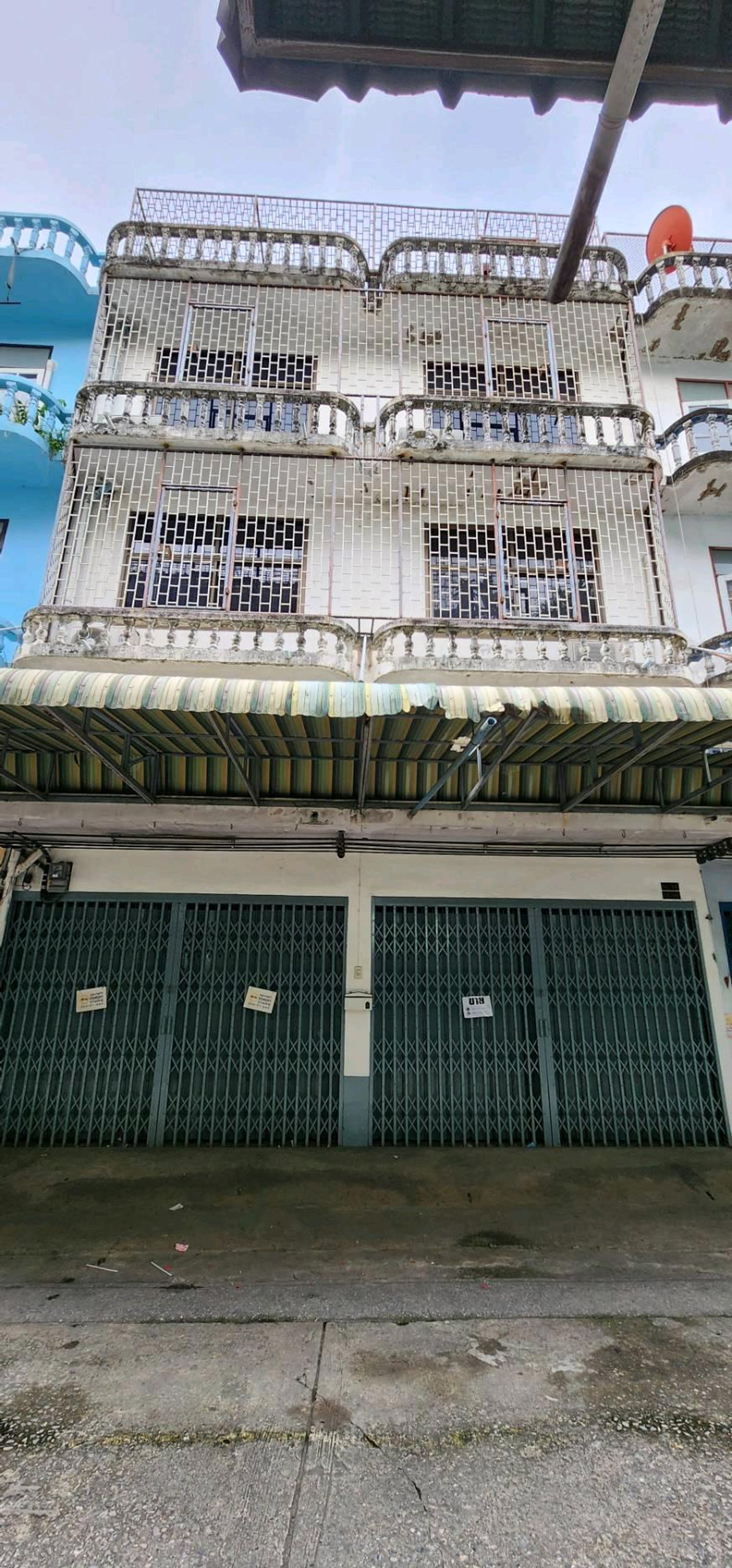 ขายอาคารพาณิชย์ท่าพระ ตลาดพลู วุฒากาศ : 🔥ขายด่วน อาคารพาณิชย์ 3 ชั้น 2 คูหา ⛳️อาคารพาณิชย์ย่านท่าพระ รัชดาภิเษก ซอย 5 ⛳️ใกล้สถานนีรถไฟฟ้าตลาดพลู 1.5 กิโล 
💚Tel/Line: 085 484 8586 
❤️อาคารพาณิชย์ 3 ชั้น 2 คูหา มีชั้นลอยมีดาษฟ้า ขนาด 5 ห้องนอน 4 ห้องน้ำ
พื้นที่ 32 ตรว.
🔥ขาย 7.5 ล้านบาท เท่านั้