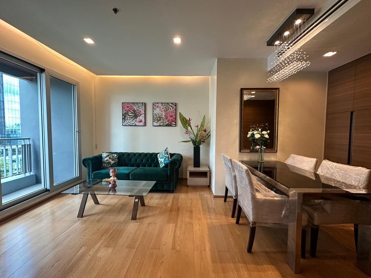 For SaleCondoRama9, Petchburi, RCA : For Sale 2 bedrooms 2 bathrooms. Comfortable for the whole family. Near leading schools, Convenient both MRT Phetchaburi and close to the expressway. Location in the heart of the city, at a price of less than 140,000/sq.m.