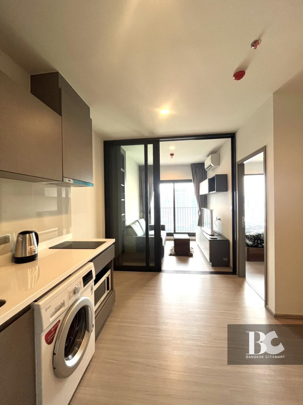 ให้เช่าคอนโดพระราม 9 เพชรบุรีตัดใหม่ RCA : ⚜️ HOT DEAL 1 bedroom for rent Life asoke hype ⚜️