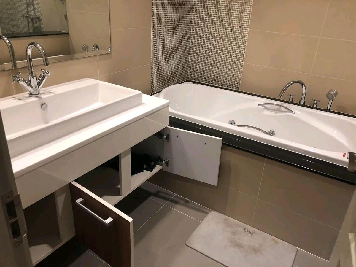 For RentHouseEakachai, Bang Bon : ✨ New house, little used, inside house, garden view, with a koi fish pond, garden around the house and a living pavilion. The house is vacant and ready to move in 
. Welcome foreigners from all countries.