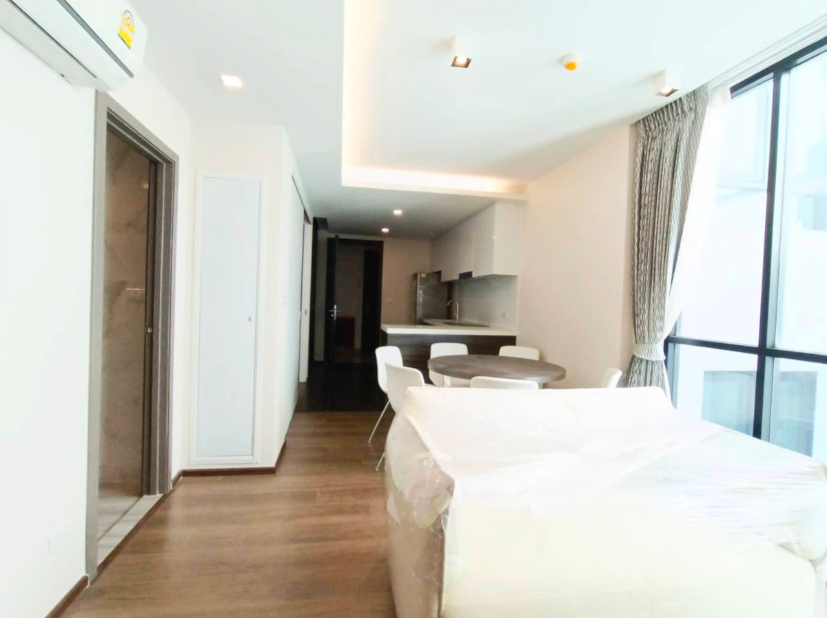 For RentCondoRama9, Petchburi, RCA : Condo for rent, The Remarkable, large room, 55 sq m, fully furnished, ready to move in, close to Bangkok Hospital only 100 m.