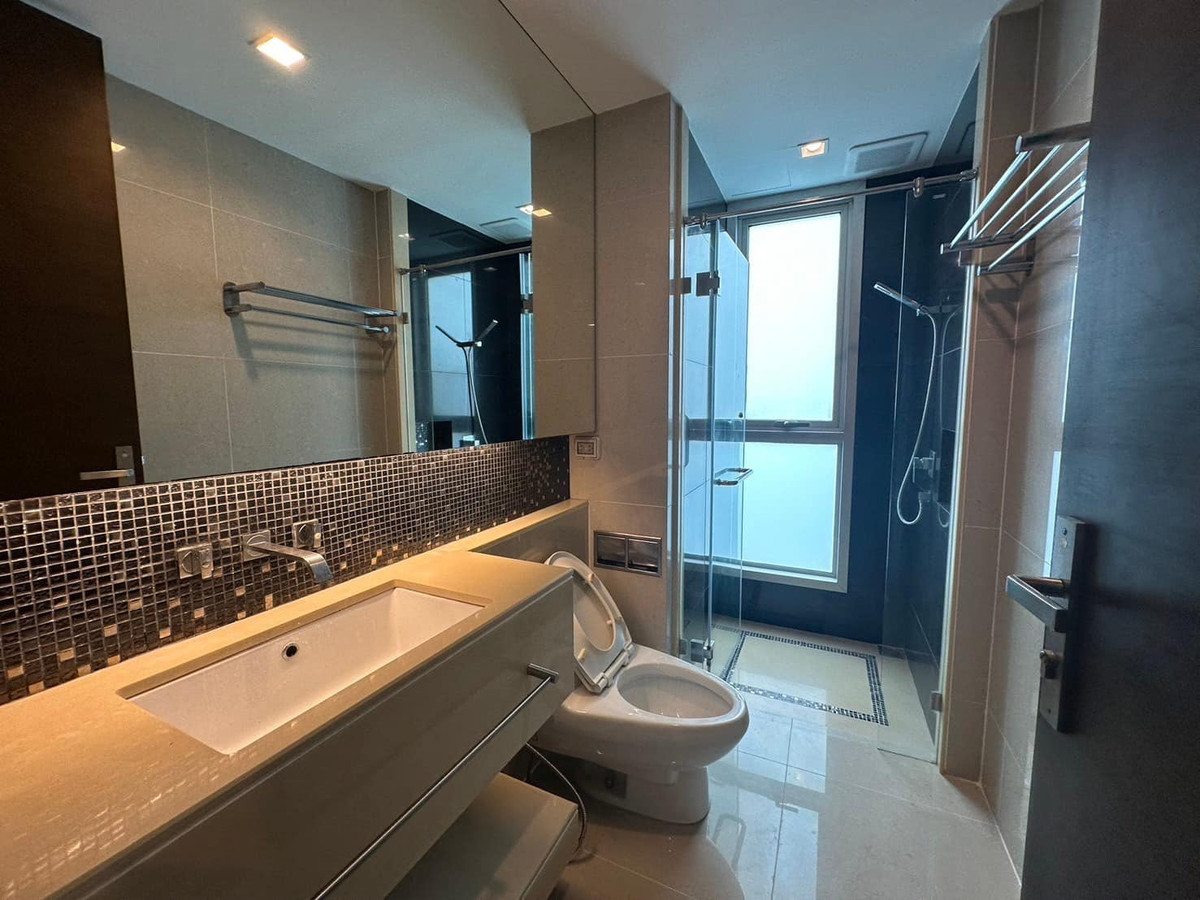 For SaleCondoRama9, Petchburi, RCA : For Sale 2 bedrooms 2 bathrooms. Comfortable for the whole family. Near leading schools, Convenient both MRT Phetchaburi and close to the expressway. Location in the heart of the city, at a price of less than 140,000/sq.m.