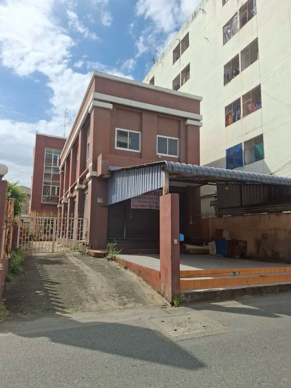 ขายอาคารพาณิชย์สมุทรปราการ สำโรง : อาคารพาณิชย์ ติด CJ mall จอดรถได้ ถนนเทพารักษ์-ศรีนครินทร์ ซอยศรีสมิตร ราคาต่อรองได้