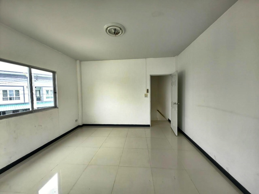 For SaleTownhomeSriracha Laem Chabang Ban Bueng : 🔥Urgent bank assets🔥 Selling The Next Townhome, Sriracha District, Chonburi Province