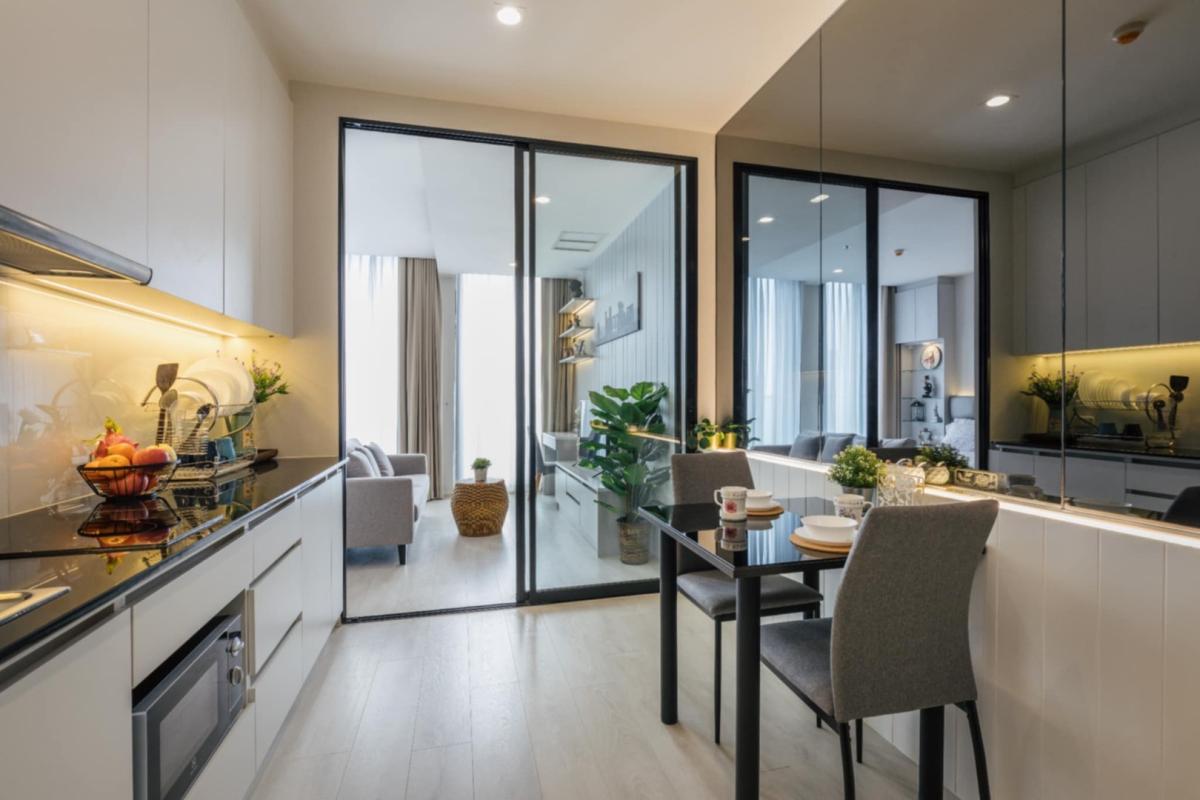 For RentCondoWitthayu, Chidlom, Langsuan, Ploenchit : 🔥Urgent for rent🔥 Noble Ploenchit, spacious and well-proportioned unit with a beautiful view, fully furnished, ready to move in, near BTS Ploenchit.