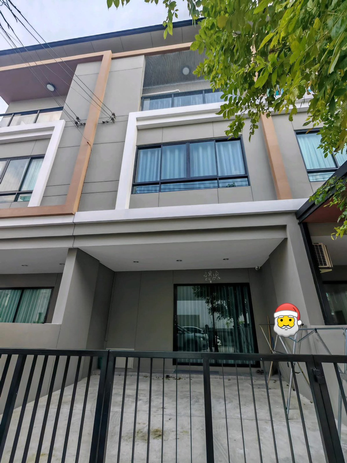 For RentTownhomeNawamin, Ramindra : 📍3-story townhome for rent “Premium Place Phahonyothin-Ramindra” on Theparak Road, 4 bedrooms, 3 bathrooms, potential location near BTS, convenient travel, can enter and exit in many routes #Accepting foreigners #Accepting company registration 💰 For rent 