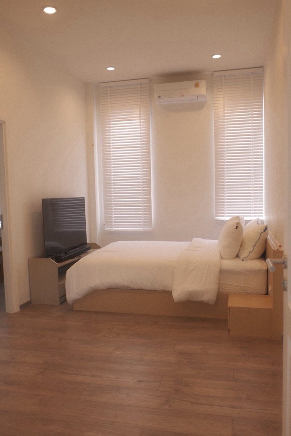 ขายบ้านลาดพร้าว เซ็นทรัลลาดพร้าว : Pool Villa หรูสร้างเอง ลาดพร้าว 64 ที่ดิน 100 ตร.วา พื้นที่ใข้สอย 440 ตร.ม. 📲 𝟎𝟔𝟒-𝟕𝟗𝟒𝟒𝟐𝟔𝟑(คุณน้ำ) 