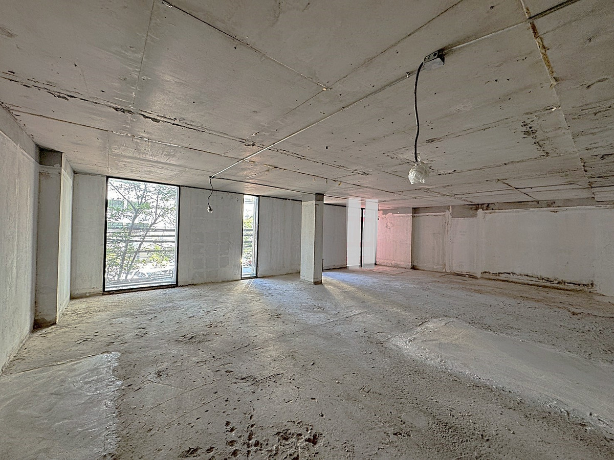 For RentRetail SpaceWitthayu, Chidlom, Langsuan, Ploenchit : Space for rent in Phloenchit, suitable for all types of businesses ** NO CO-AGENT **