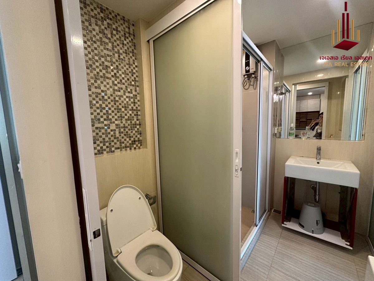 For RentCondoRatchadapisek, Huaikwang, Suttisan : ✨ For Rent: Life Ratchadapisek Condo ✨ 💰 Only 20,000 THB/month