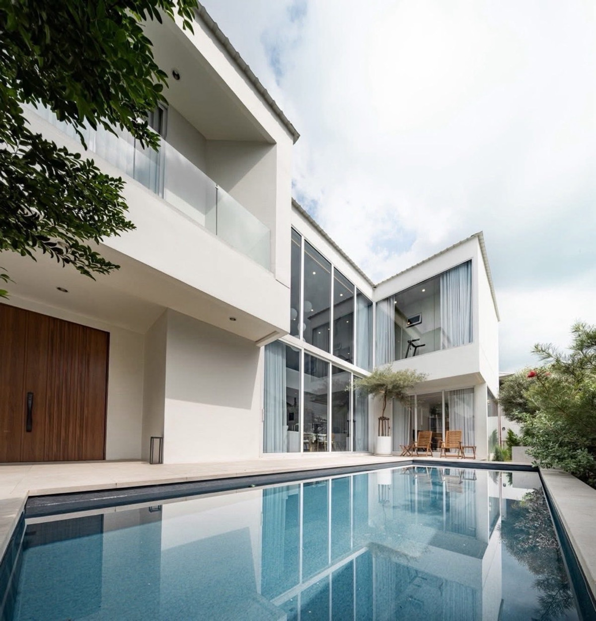 ขายบ้านลาดพร้าว เซ็นทรัลลาดพร้าว : Luxury Pool Villa ลาดพร้าว 64 | บ้านสร้างเอง 440 ตร.ม. พร้อมสระน้ำแร่โอโซน เพียง 30MB 📲 𝟎𝟔𝟒-𝟕𝟗𝟒𝟒𝟐𝟔𝟑(คุณน้ำ) 