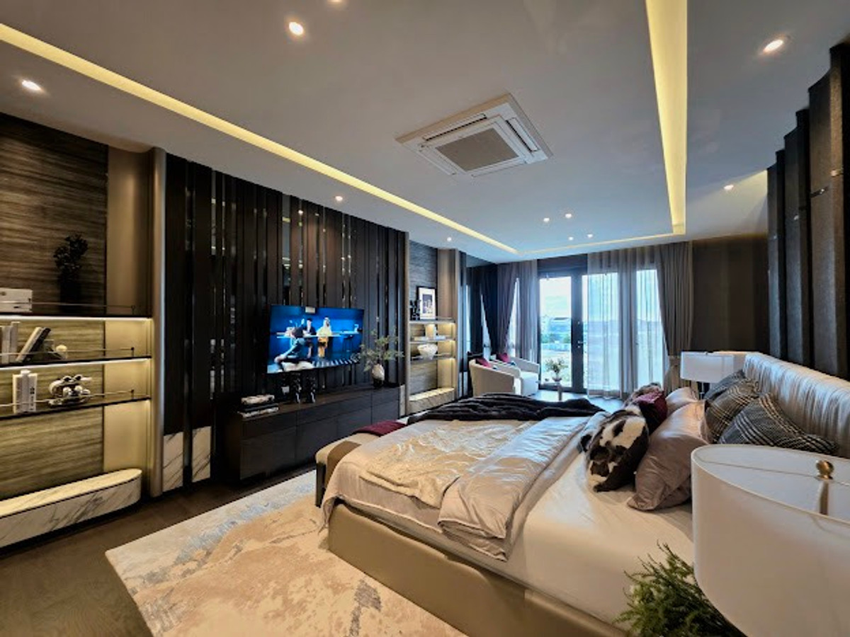 For SaleHouseKaset Nawamin,Ladplakao : 🏛️BEON Kaset-Nawamin✨ 3-story detached house, size 635 sq m, 87 sq m, 5 bedrooms, 6 bathrooms, 4 parking spaces, starting at 44.3 MB. Contact to make an appointment to view Tel.0922635410 (Earth)