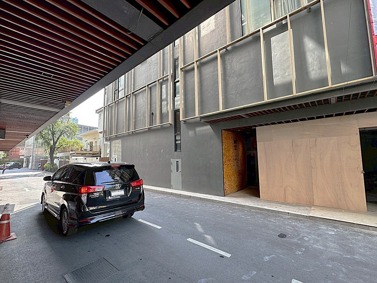 For RentRetail SpaceWitthayu, Chidlom, Langsuan, Ploenchit : Space for rent in Phloenchit, suitable for all types of businesses ** NO CO-AGENT **