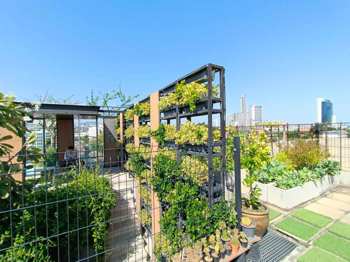 For RentCondoRama9, Petchburi, RCA : Condo for rent, The Remarkable, large room, 55 sq m, fully furnished, ready to move in, close to Bangkok Hospital only 100 m.