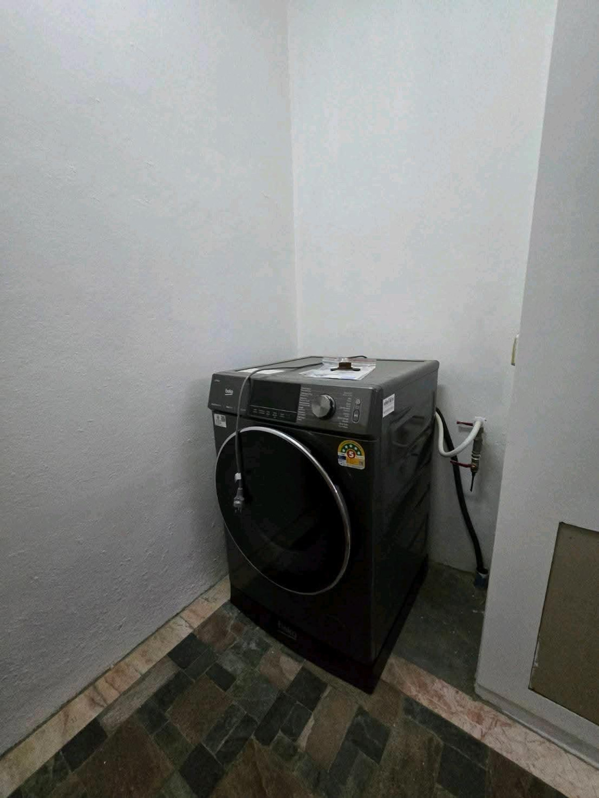 ให้เช่าคอนโดวิทยุ ชิดลม หลังสวน : ขนาดใหญ่ : 245 ตร.ม.ทำเลสุดพรีเมียม• 150 ม. ถึง Central Chidlom• 200 ม. ถึง BTS Chidlom• 300 ม. ถึงโรงเรียน Mater Dei