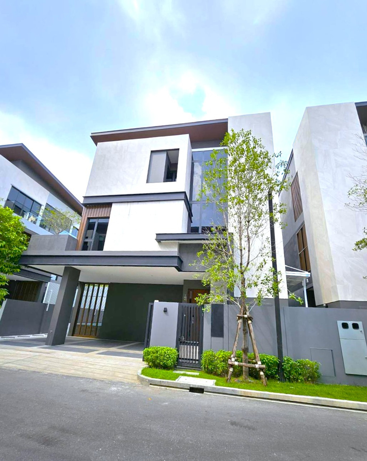 For RentHouseYothinpattana,CDC : H0777♛For rent, detached house, 3 bedrooms⚝The Honor Yothin Phatthana♜MRT Lat Phrao 71∞099-5919653,065-9423251▚Line@sureresidence