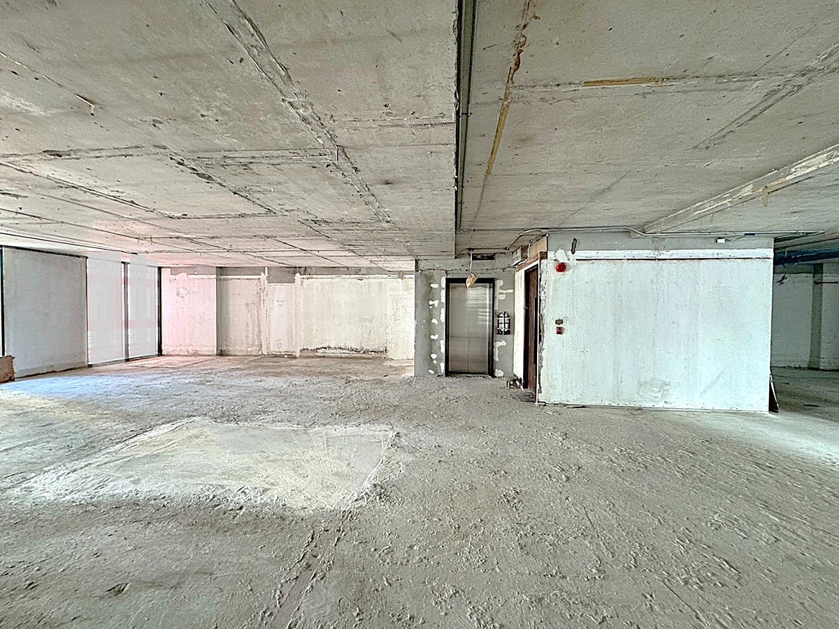 For RentRetail SpaceWitthayu, Chidlom, Langsuan, Ploenchit : Space for rent in Phloenchit, suitable for all types of businesses ** NO CO-AGENT **