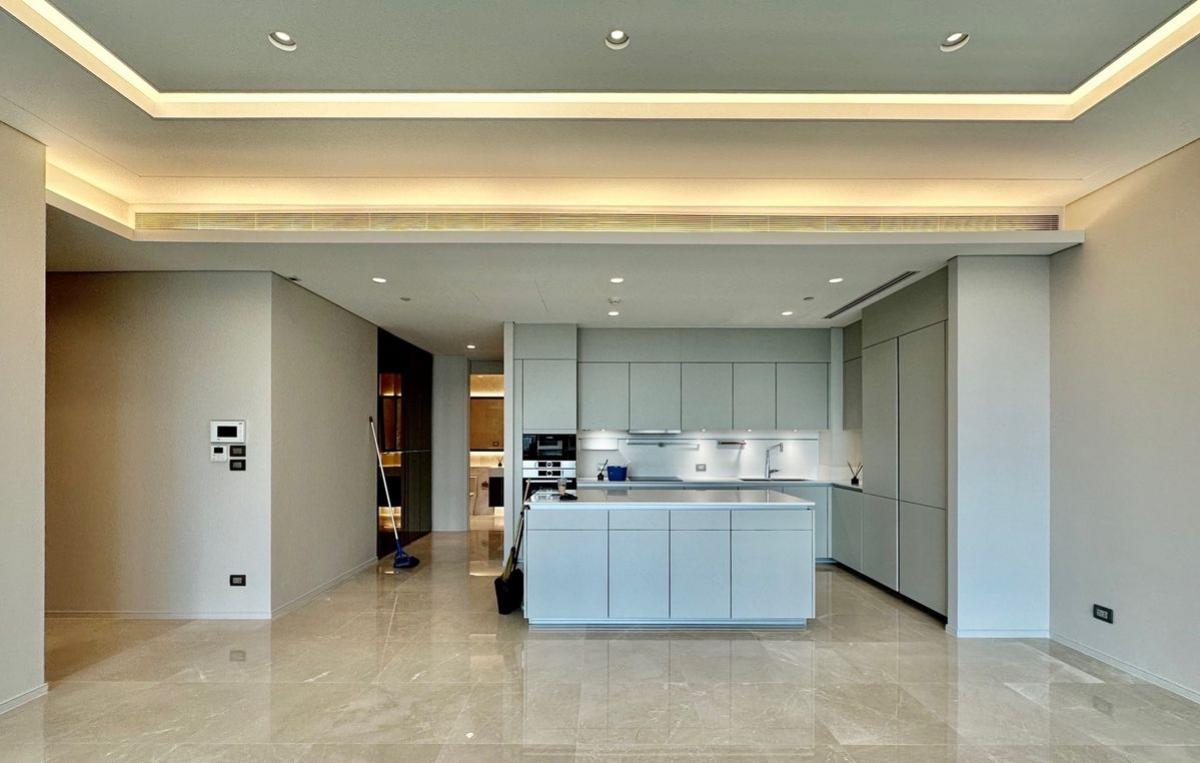 For SaleCondoWitthayu, Chidlom, Langsuan, Ploenchit : Luxury 2-Bed Condo 158 sqm in the heart of Chidlomwith complete facilities at The Residences @ Sindhorn Kempinski!