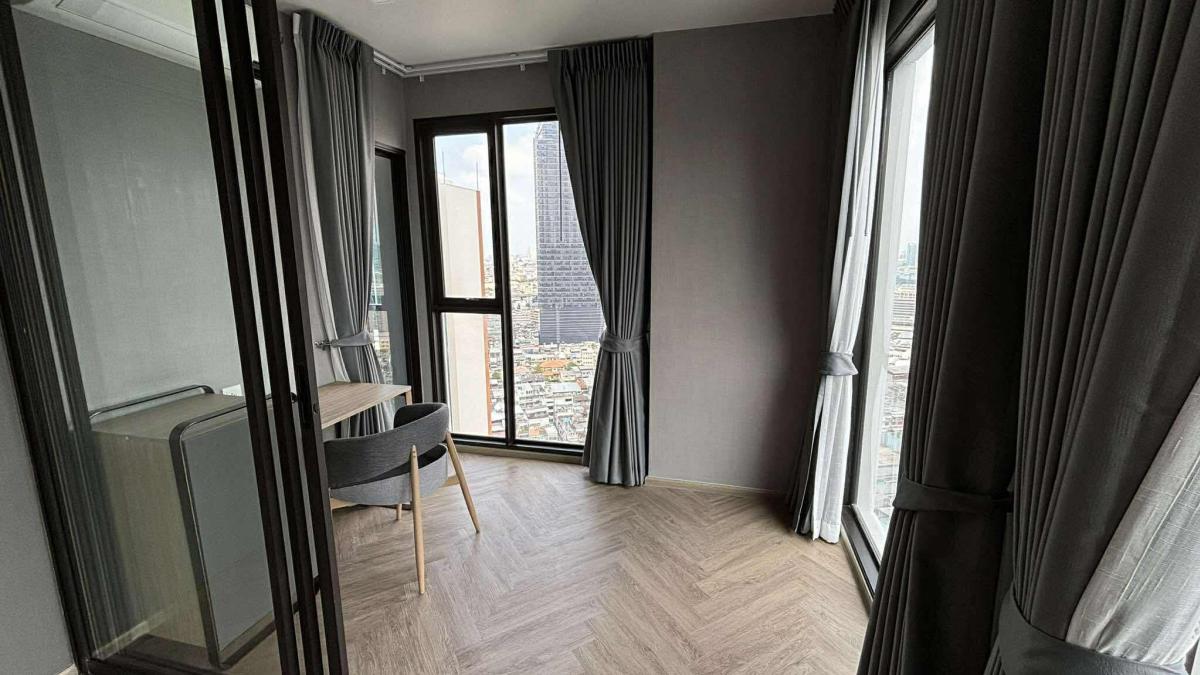 ขายคอนโดสยาม จุฬา สามย่าน : 03/04/2026, รวมค่าโอนคอนโดหรู 2 ห้องนอน ใจกลางสามย่าน เดินทางสะดวก BTS/MRT 
Chapter Chula - Samyan พร้อมอยู่ ราคา 8.29 ล้านเท่านั้น! 0642748883