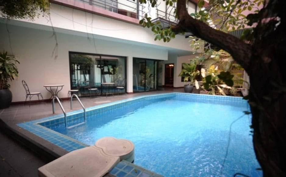 For SaleHouseSukhumvit, Asoke, Thonglor : Condo style house for sale With swimming pool Location in the heart of the city, Sukhumvit 24, on an area of ​​229 sq m., only 5 minutes walk to Emporium bts Phrom Phong.